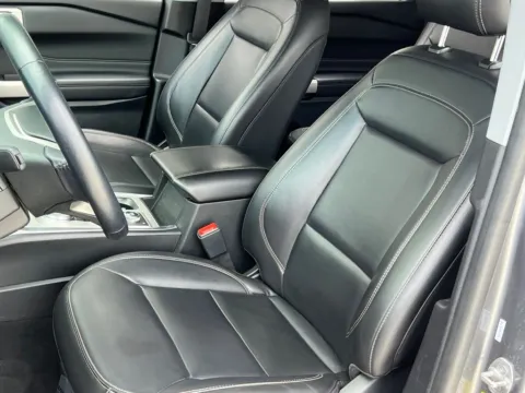 More photos of 2022 Ford Explorer XLT at Noblesville Imports, IN