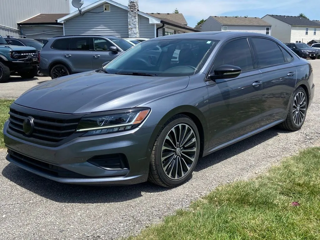 2022 Volkswagen Passat 2.0T Limited Edition Auto's photo