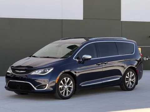 Blue 2019 Chrysler Pacifica Limited for sale in Noblesville, IN