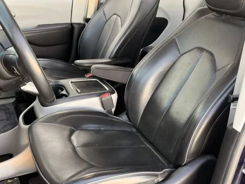 More photos of 2019 Chrysler Pacifica Limited at Noblesville Imports, IN