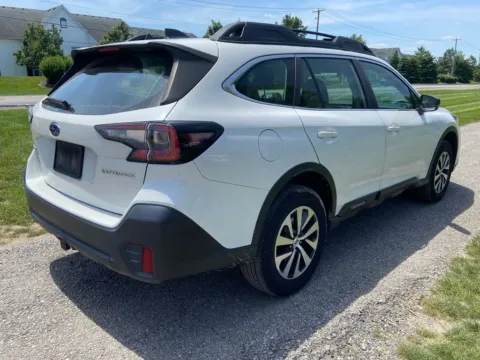 More photos of 2021 Subaru Outback 2.5i at Noblesville Imports, IN