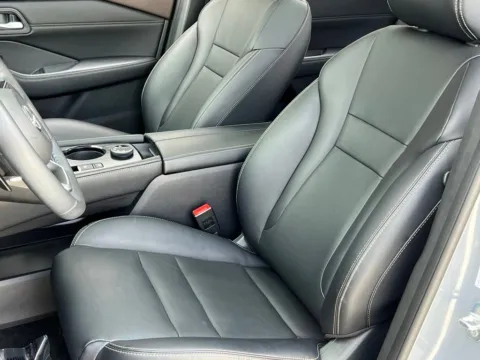 More photos of 2023 Nissan Rogue SL at Noblesville Imports, IN