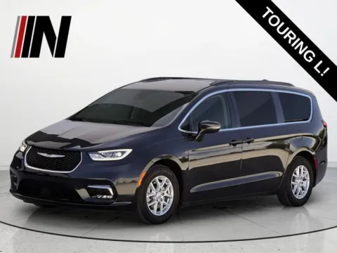 Black 2022 Chrysler Pacifica Touring L for sale in Noblesville, IN