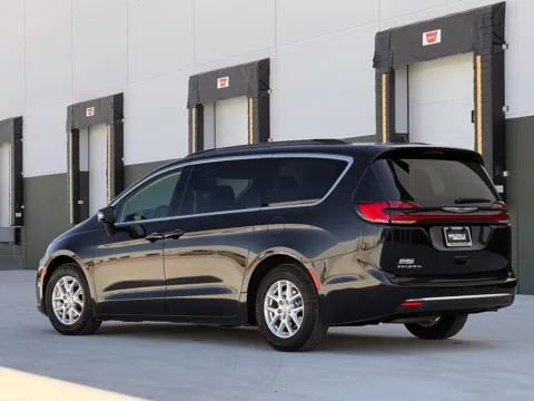 More photos of 2022 Chrysler Pacifica Touring L at Noblesville Imports, IN