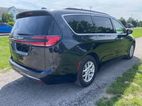 More photos of 2022 Chrysler Pacifica Touring L at Noblesville Imports, IN