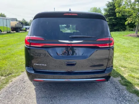 More photos of 2022 Chrysler Pacifica Touring L at Noblesville Imports, IN