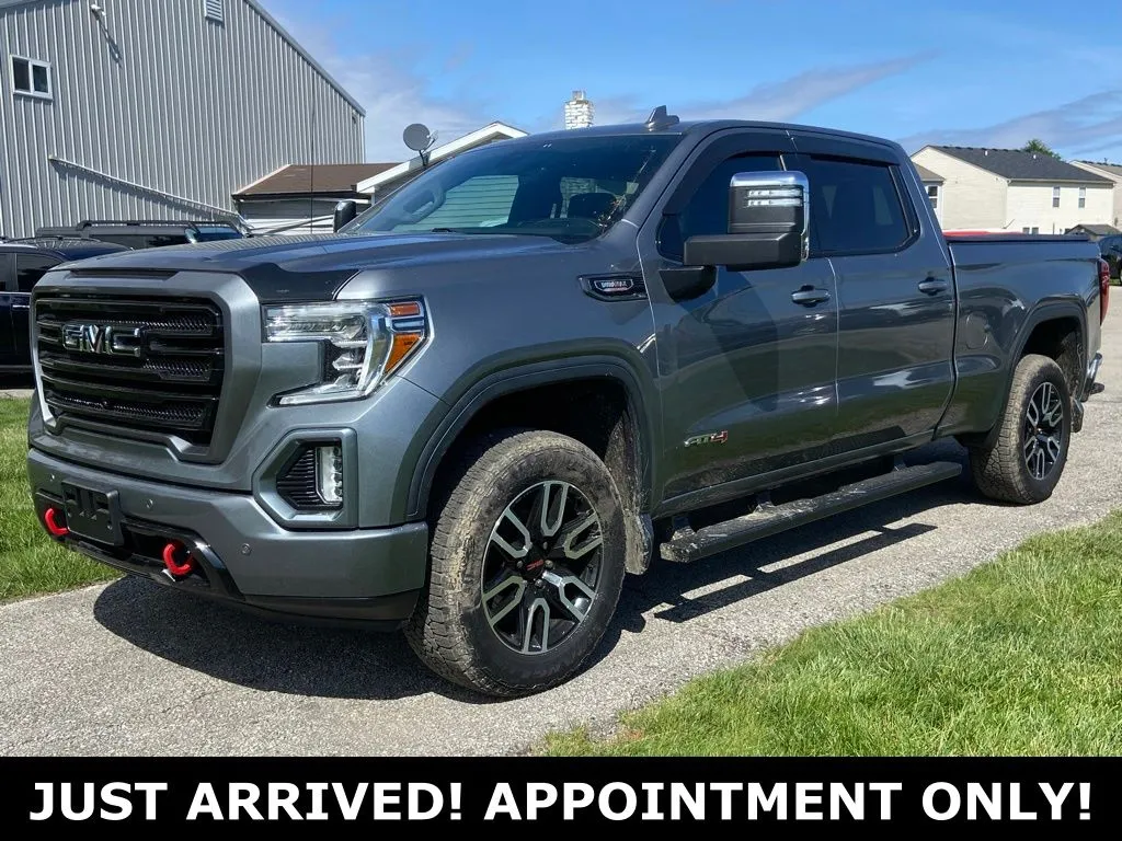 2020 GMC Sierra 4WD Crew Cab Short Box AT4's photo