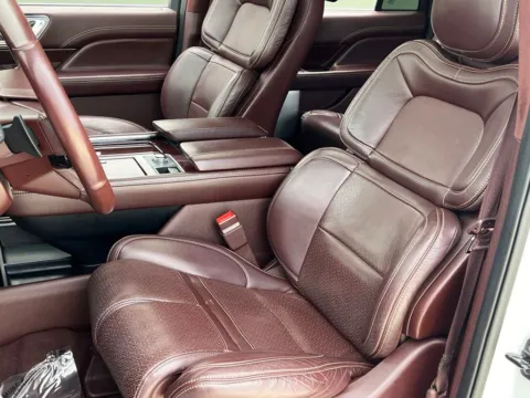 More photos of 2020 Lincoln Navigator L Black Label at Noblesville Imports, IN