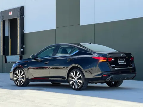 More photos of 2020 Nissan Altima 2.5 SR at Noblesville Imports, IN