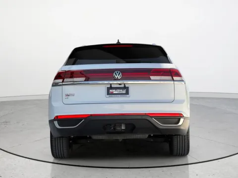More photos of 2024 Volkswagen Atlas Cross Sport 2.0T SE w/Technology at Noblesville Imports, IN