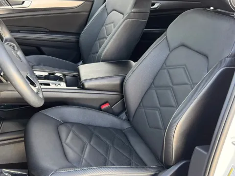 More photos of 2024 Volkswagen Atlas Cross Sport 2.0T SE w/Technology at Noblesville Imports, IN