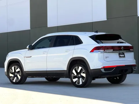 More photos of 2024 Volkswagen Atlas Cross Sport 2.0T SE w/Technology at Noblesville Imports, IN