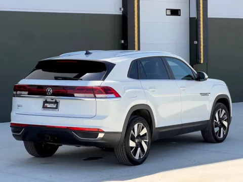 Photos of 2024 Volkswagen Atlas Cross Sport 2.0T SE w/Technology for sale in Noblesville, IN at Noblesville Imports