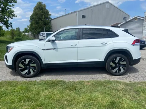 Photos of 2024 Volkswagen Atlas Cross Sport 2.0T SE w/Technology for sale in Noblesville, IN at Noblesville Imports