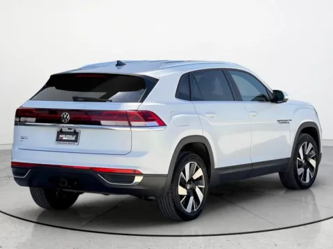 Photos of 2024 Volkswagen Atlas Cross Sport 2.0T SE w/Technology for sale in Noblesville, IN at Noblesville Imports