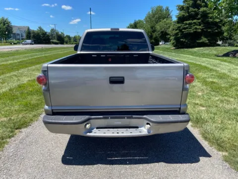 More photos of 2003 GMC Sonoma SL at Noblesville Imports, IN