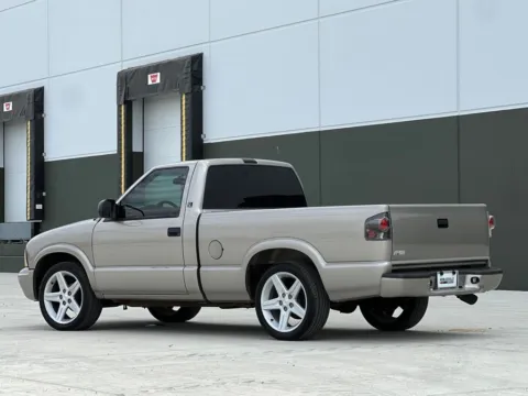 More photos of 2003 GMC Sonoma SL at Noblesville Imports, IN