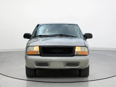 More photos of 2003 GMC Sonoma SL at Noblesville Imports, IN