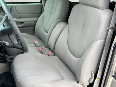 More photos of 2003 GMC Sonoma SL at Noblesville Imports, IN