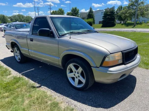 More photos of 2003 GMC Sonoma SL at Noblesville Imports, IN