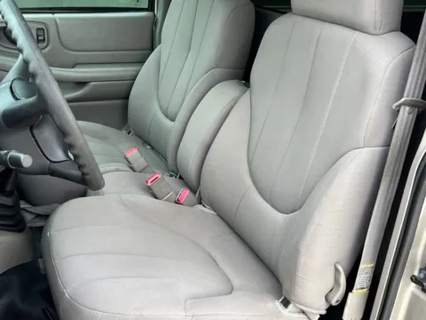 More photos of 2003 GMC Sonoma SL at Noblesville Imports, IN
