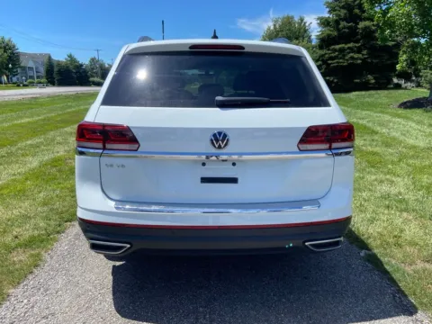 More photos of 2021 Volkswagen Atlas 3.6L V6 SE w/Technology at Noblesville Imports, IN