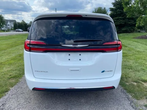 More photos of 2022 Chrysler Pacifica Hybrid Touring L at Noblesville Imports, IN
