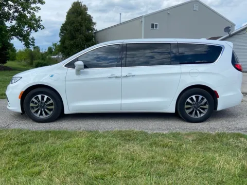 Photos of 2022 Chrysler Pacifica Hybrid Touring L for sale in Noblesville, IN at Noblesville Imports