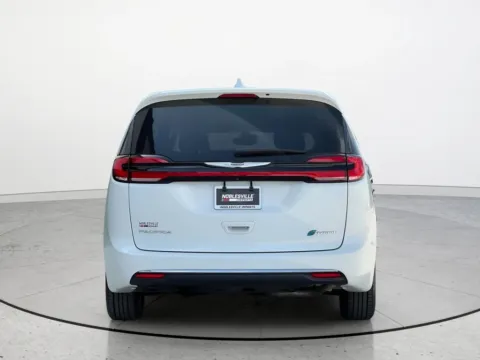 More photos of 2022 Chrysler Pacifica Hybrid Touring L at Noblesville Imports, IN