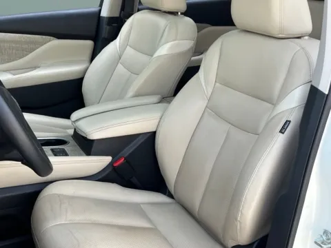 More photos of 2020 Nissan Murano SL at Noblesville Imports, IN