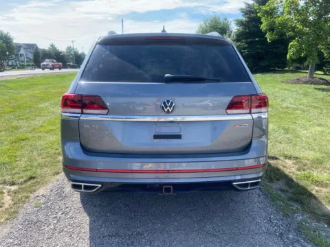 More photos of 2021 Volkswagen Atlas 3.6L V6 SE w/Technology R-Line at Noblesville Imports, IN