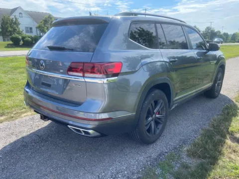 More photos of 2021 Volkswagen Atlas 3.6L V6 SE w/Technology R-Line at Noblesville Imports, IN