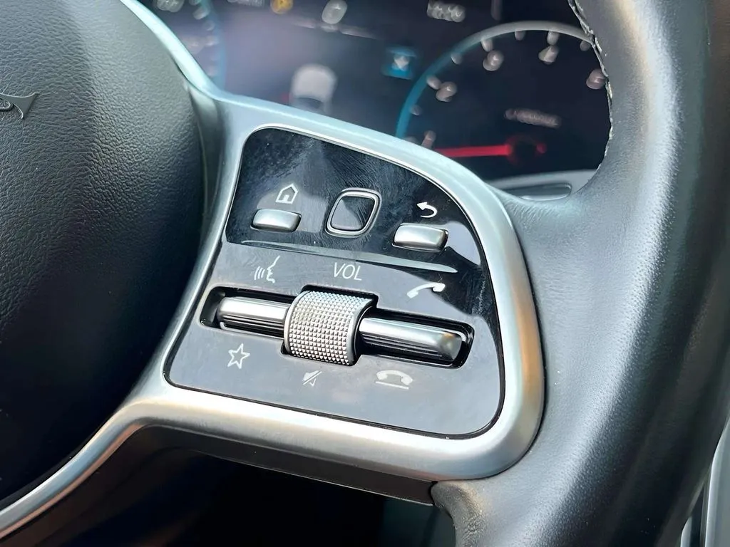 2022 Mercedes-Benz GLC GLC300 - Photo 19