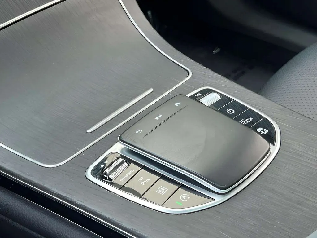 2022 Mercedes-Benz GLC GLC300 - Photo 26