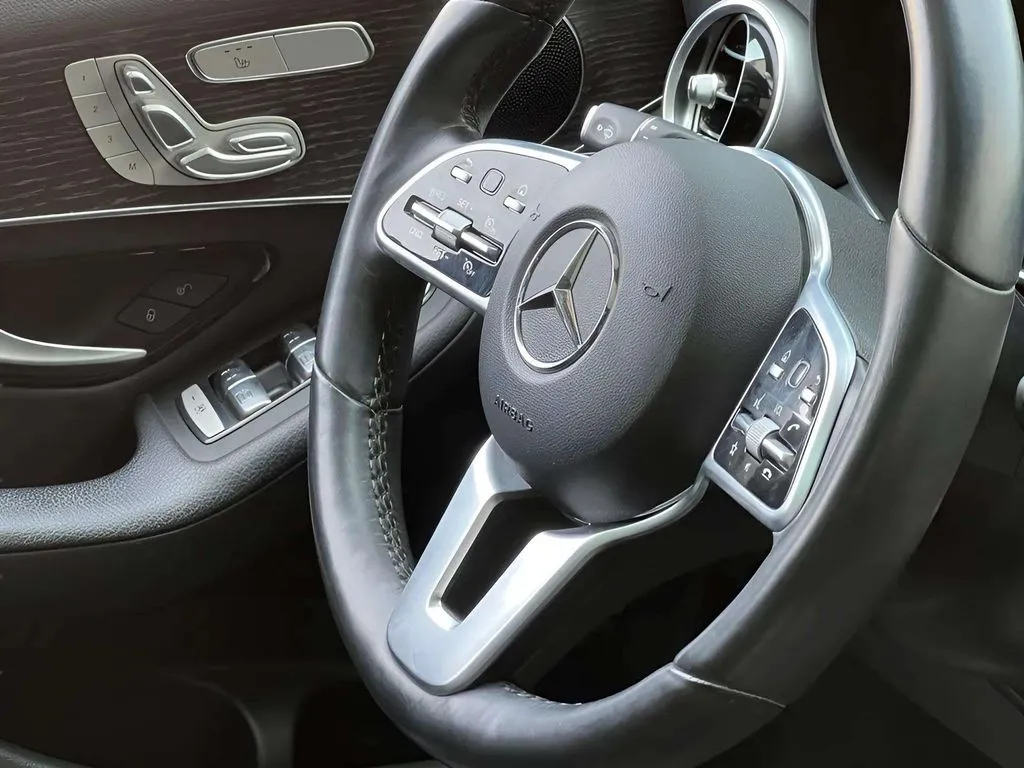 2022 Mercedes-Benz GLC GLC300 - Photo 17