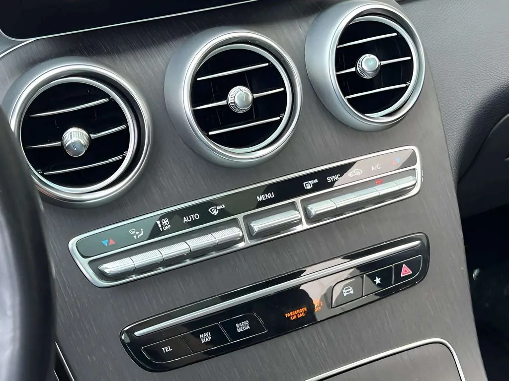 2022 Mercedes-Benz GLC GLC300 - Photo 25
