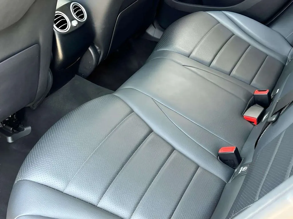 2022 Mercedes-Benz GLC GLC300 - Photo 13