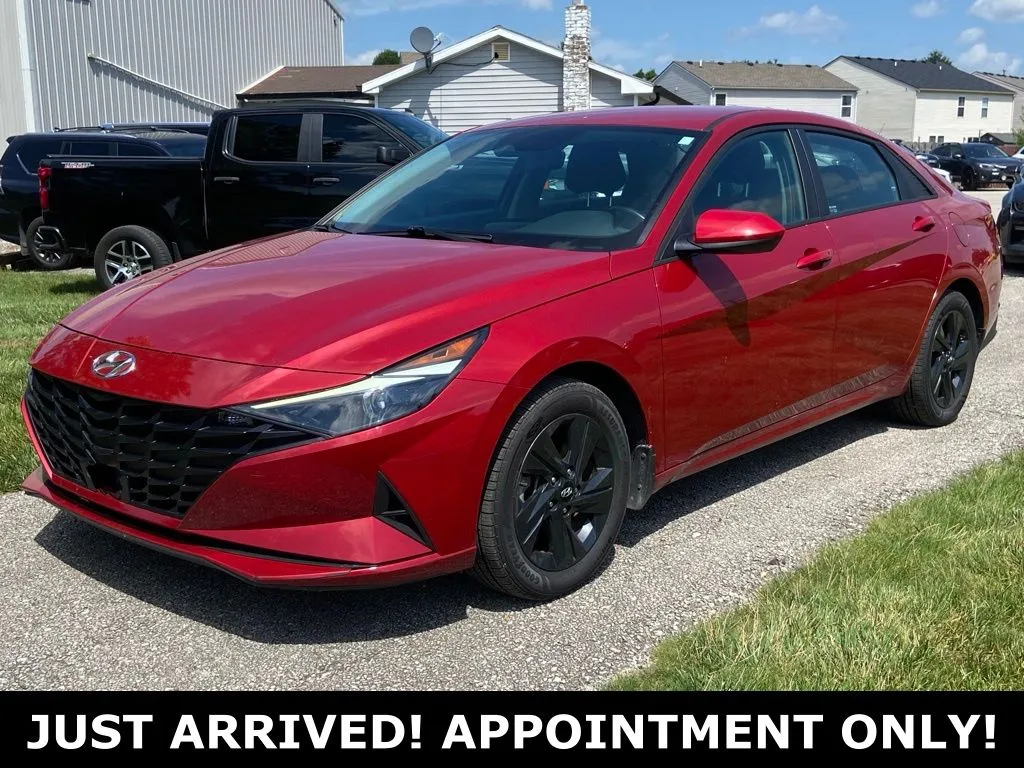Red 2022 Hyundai Elantra SEL for sale in Noblesville, IN