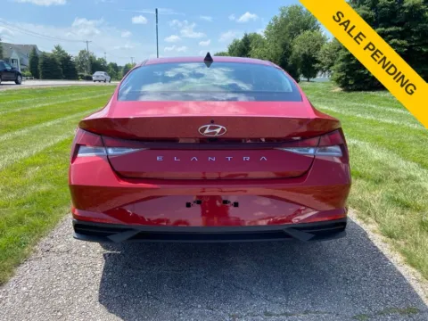 More photos of 2022 Hyundai Elantra SEL at Noblesville Imports, IN