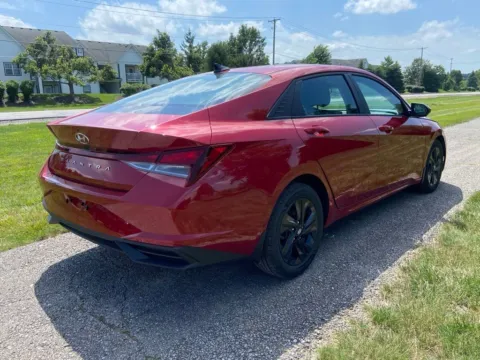 More photos of 2022 Hyundai Elantra SEL at Noblesville Imports, IN