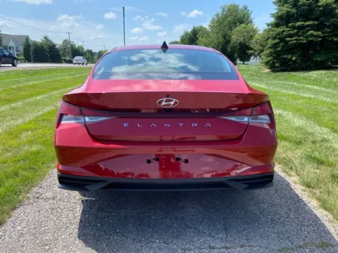 More photos of 2022 Hyundai Elantra SEL at Noblesville Imports, IN