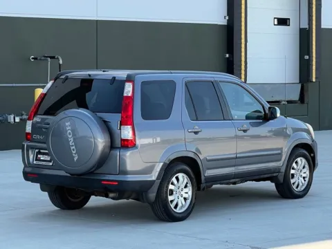 More photos of 2006 Honda CR-V SE at Noblesville Imports, IN