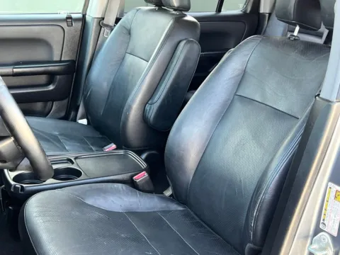 More photos of 2006 Honda CR-V SE at Noblesville Imports, IN