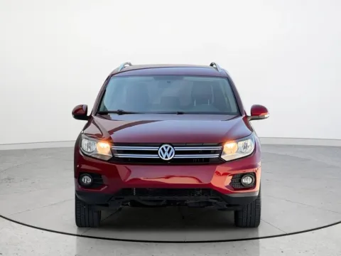 More photos of 2014 Volkswagen Tiguan SE at Noblesville Imports, IN
