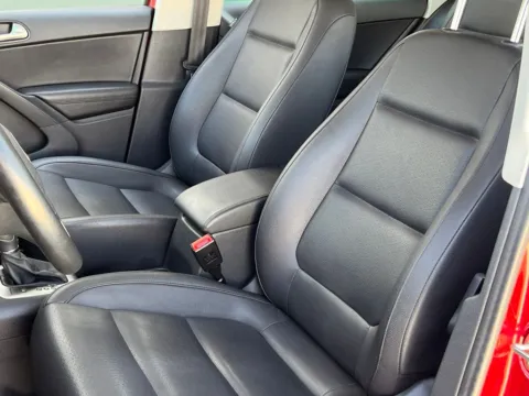 More photos of 2014 Volkswagen Tiguan SE at Noblesville Imports, IN