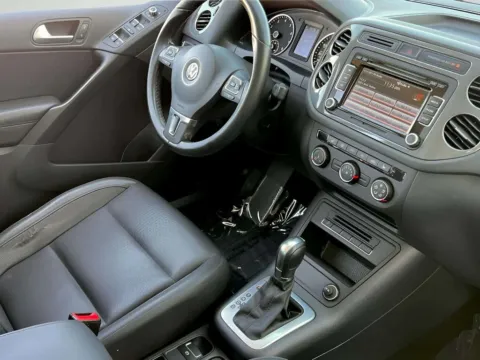 More photos of 2014 Volkswagen Tiguan SE at Noblesville Imports, IN