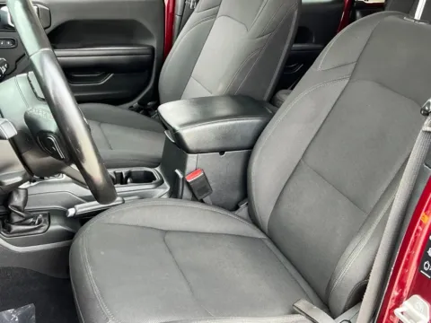 More photos of 2021 Jeep Gladiator Willys at Noblesville Imports, IN