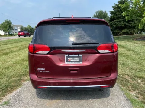 More photos of 2019 Chrysler Pacifica Touring L at Noblesville Imports, IN