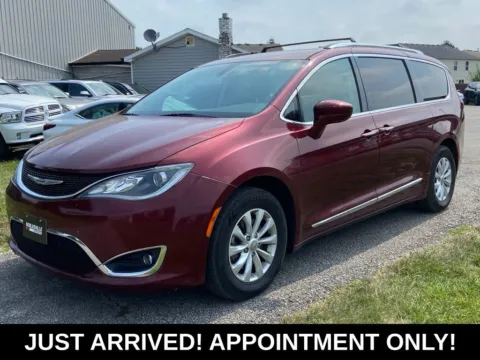 Red 2019 Chrysler Pacifica Touring L for sale in Noblesville, IN