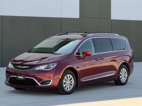 Red 2019 Chrysler Pacifica Touring L for sale in Noblesville, IN